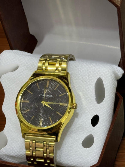 Men's Quartz Movement Round Analogue Watch with Textured Strap - 1 Pc